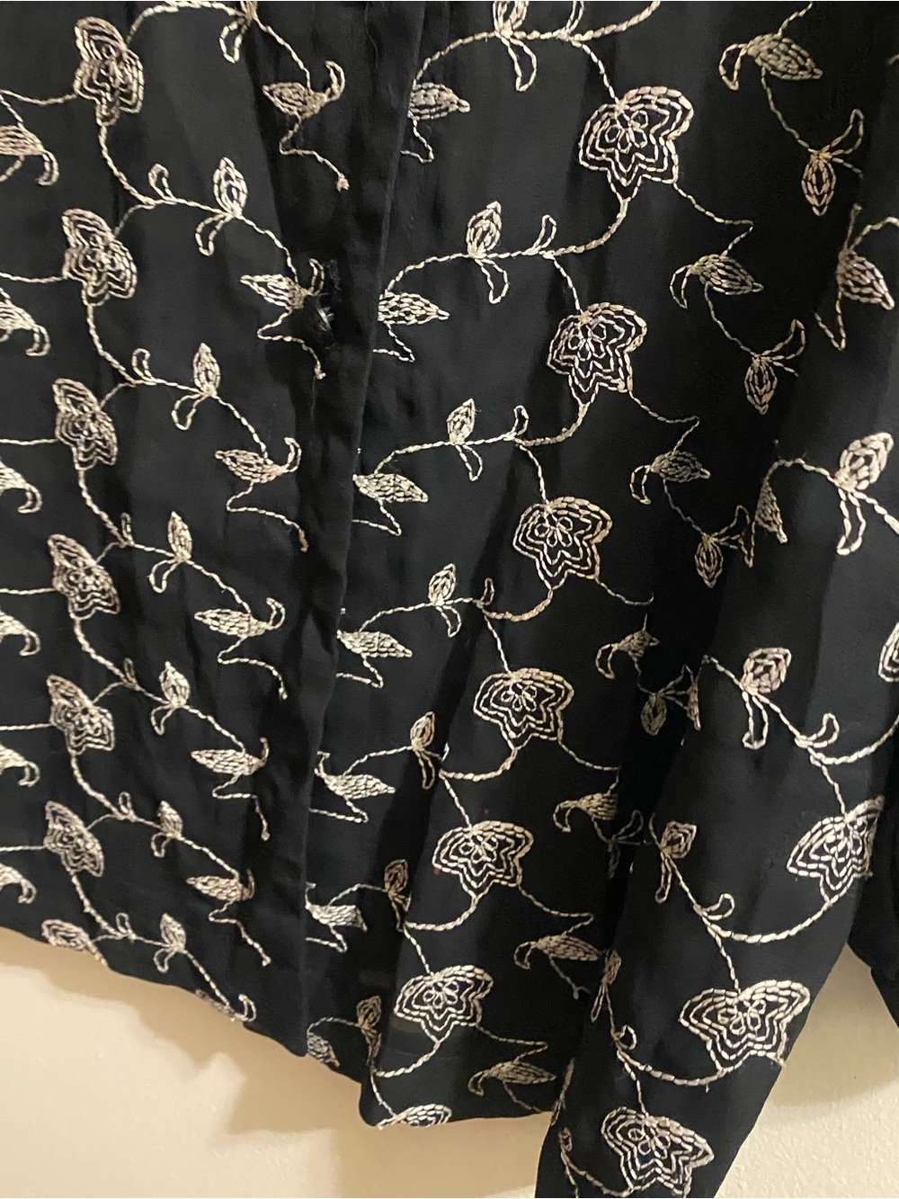 Vintage Next Era Womens L Large Blouse Button Up Black Embroidered White Floral - Picture 8 of 10